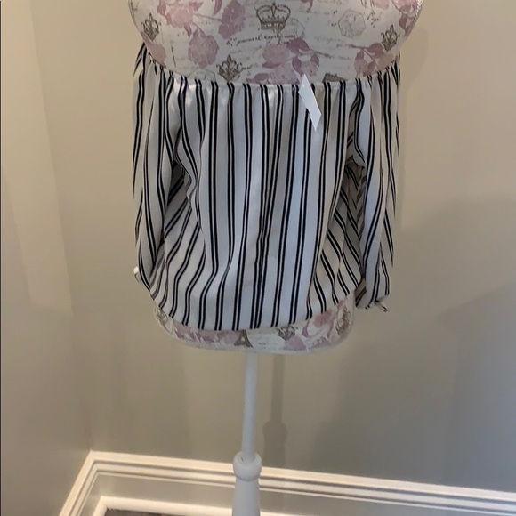 Cute top - Picture 2 of 4